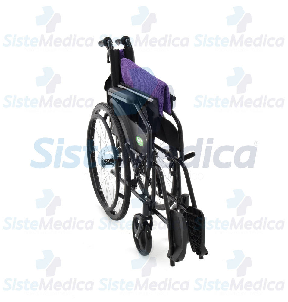 Silla de ruedas de aluminio con descansa brazos fijo descansa pies fijos frenos manuales y neumáticos asiento de 18” (46 cm)