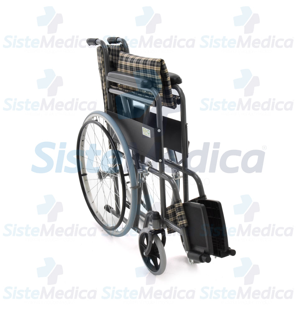 Silla de ruedas con descansa brazos fijo descansa pies fijos asiento de 18” (46 cm)