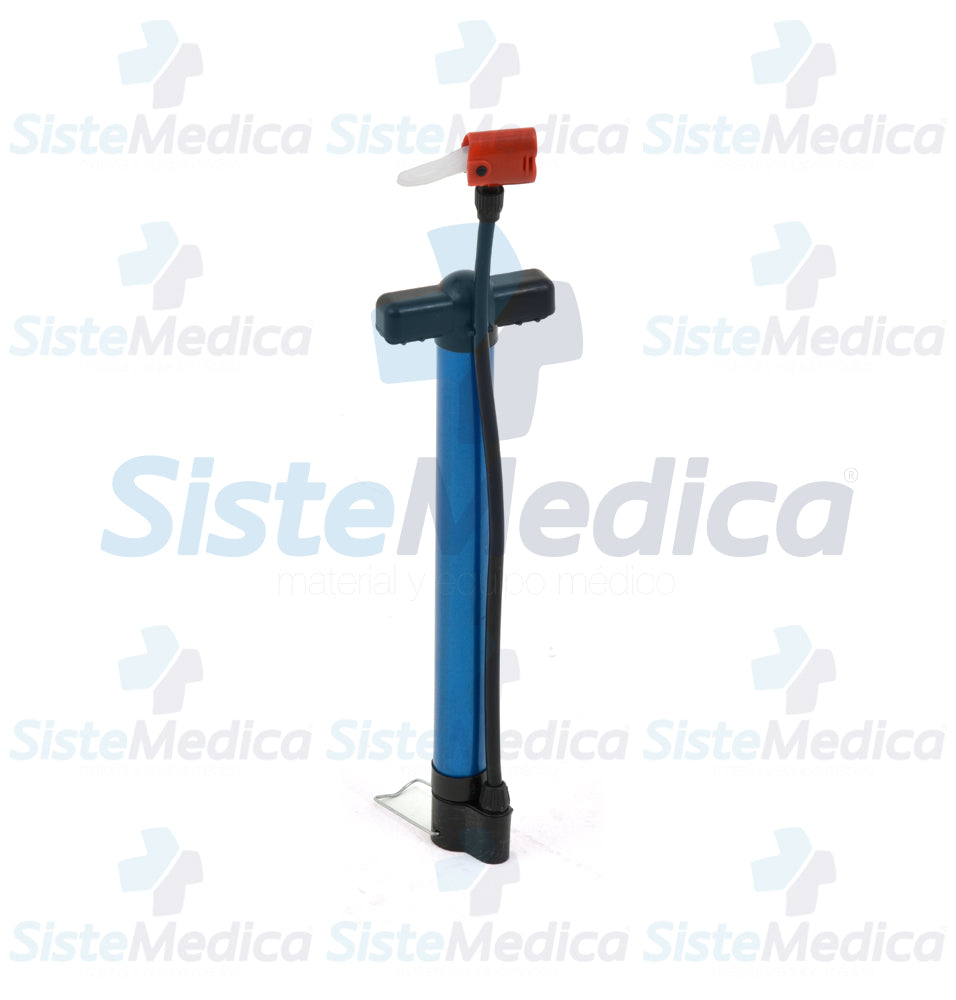 Silla de ruedas de acero cromada con asiento acojinado de 48.26 cm / 19”  con descansa brazos costos abatibles y descansa pies desmontables