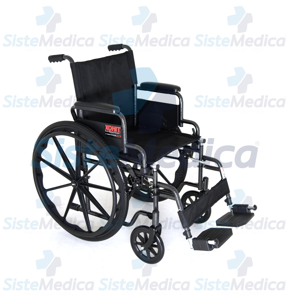 Silla de ruedas esmaltada, con descansa pies desmontables y descansa brazos cortos abatibles